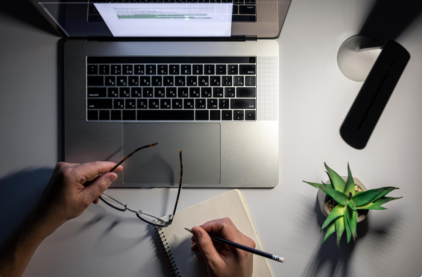 AI prompt examples for marketers in 2025 | HI